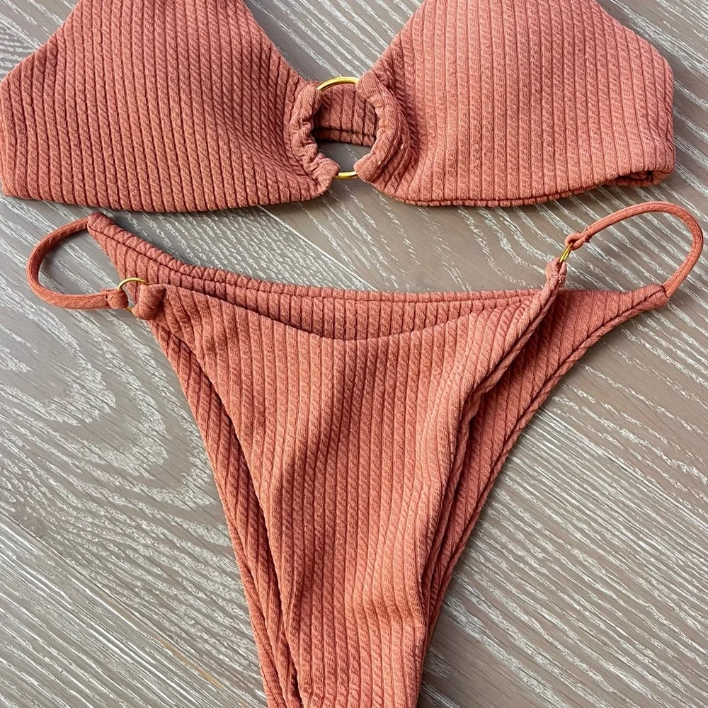 Amazon Rust Ribbed Ring-Front Bikini Set - Picture 2 of 4